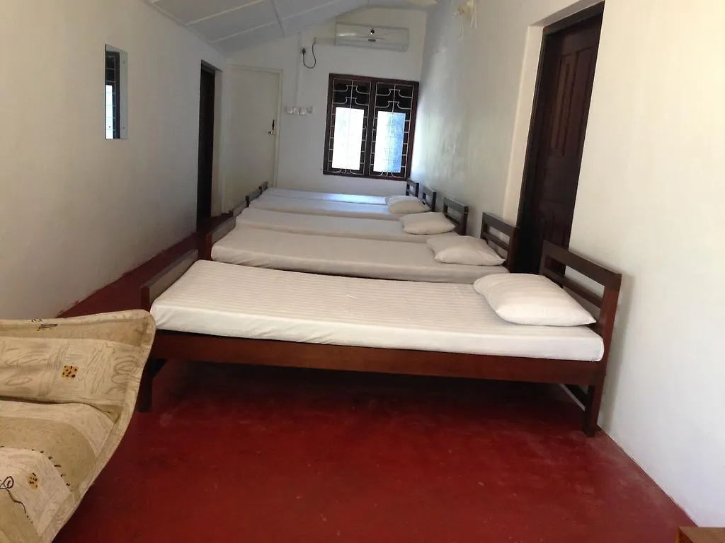 Hamilton House Hotel Negombo 2*,